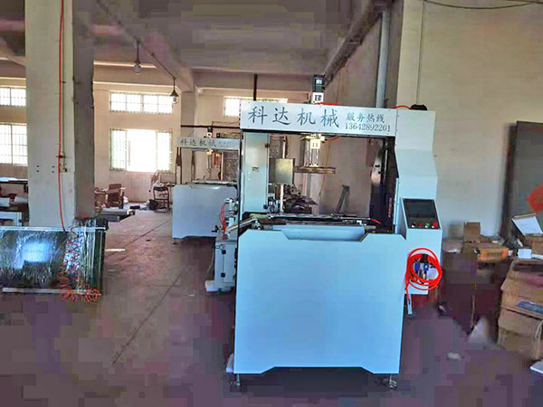 自動調(diào)模成型機(jī)應(yīng)該如何操作？